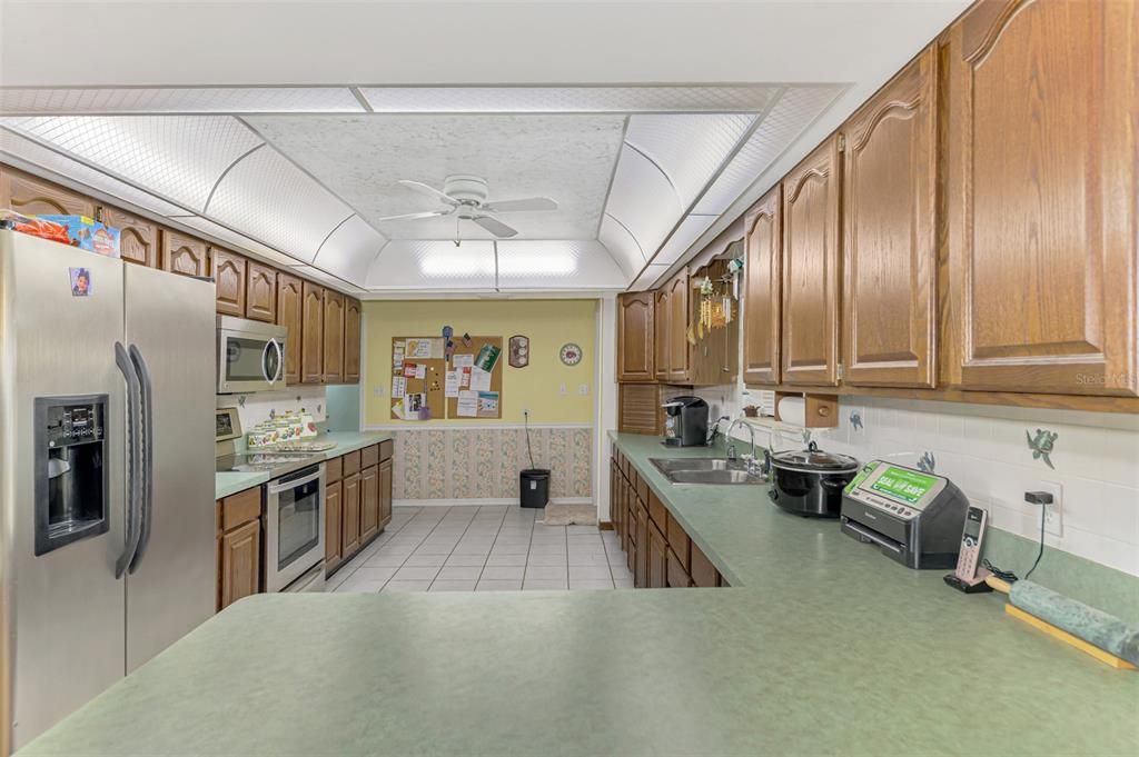 For Sale: $449,700 (3 beds, 2 baths, 1948 Square Feet)