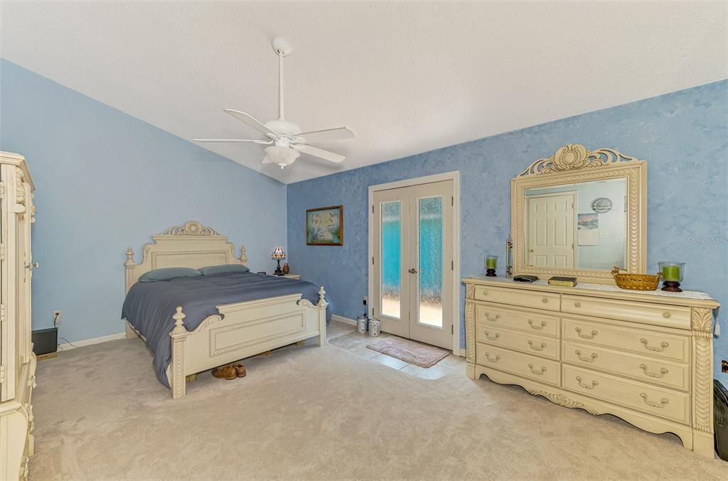 For Sale: $449,700 (3 beds, 2 baths, 1948 Square Feet)