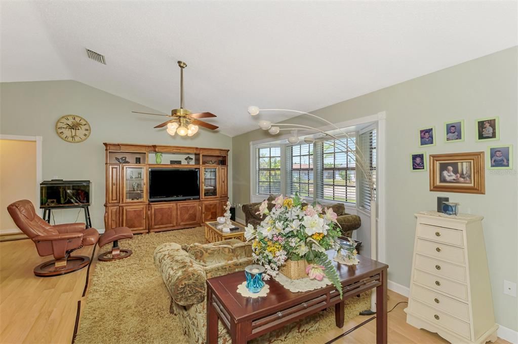 For Sale: $449,700 (3 beds, 2 baths, 1948 Square Feet)