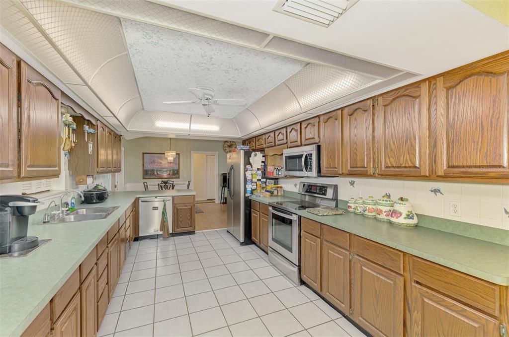 For Sale: $449,700 (3 beds, 2 baths, 1948 Square Feet)