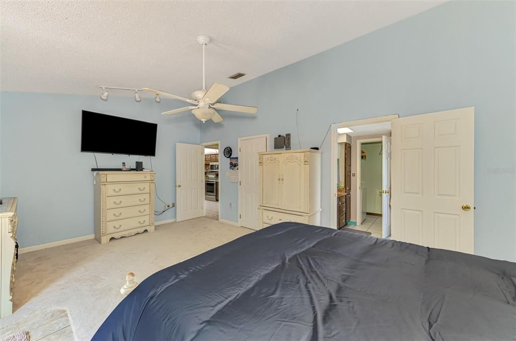 For Sale: $449,700 (3 beds, 2 baths, 1948 Square Feet)