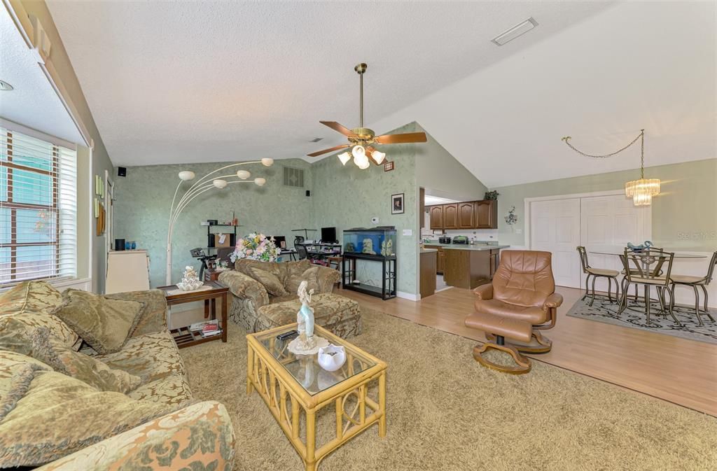 For Sale: $449,700 (3 beds, 2 baths, 1948 Square Feet)