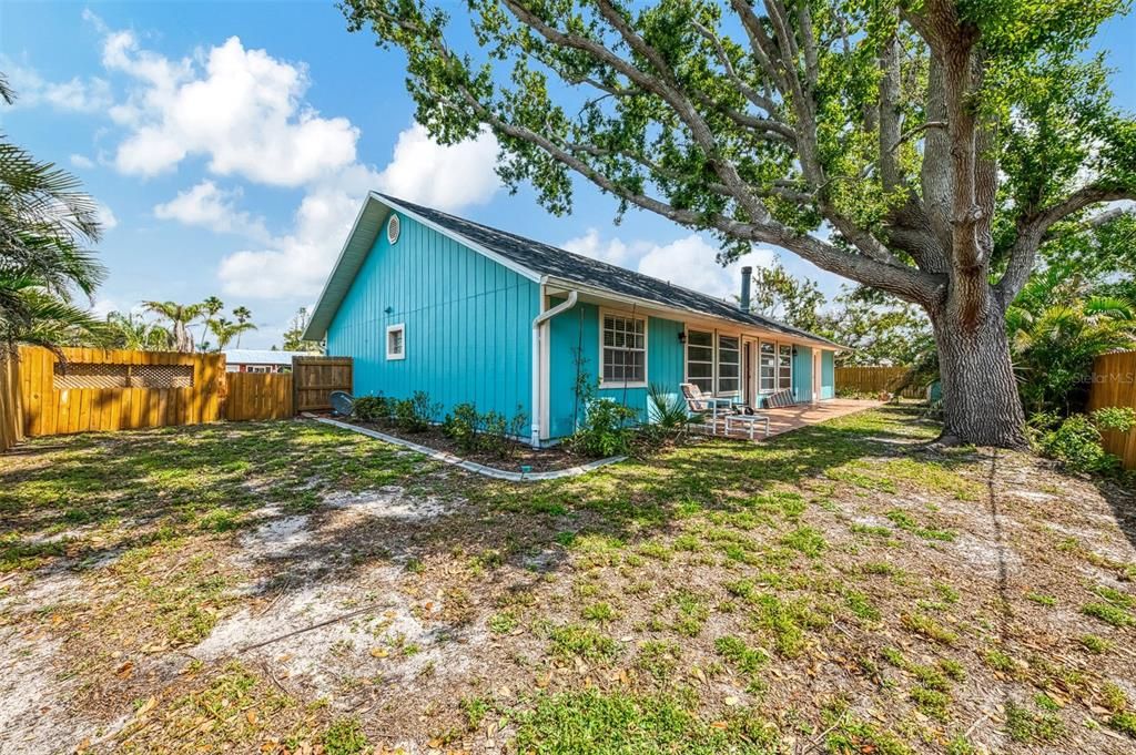 For Sale: $449,700 (3 beds, 2 baths, 1948 Square Feet)