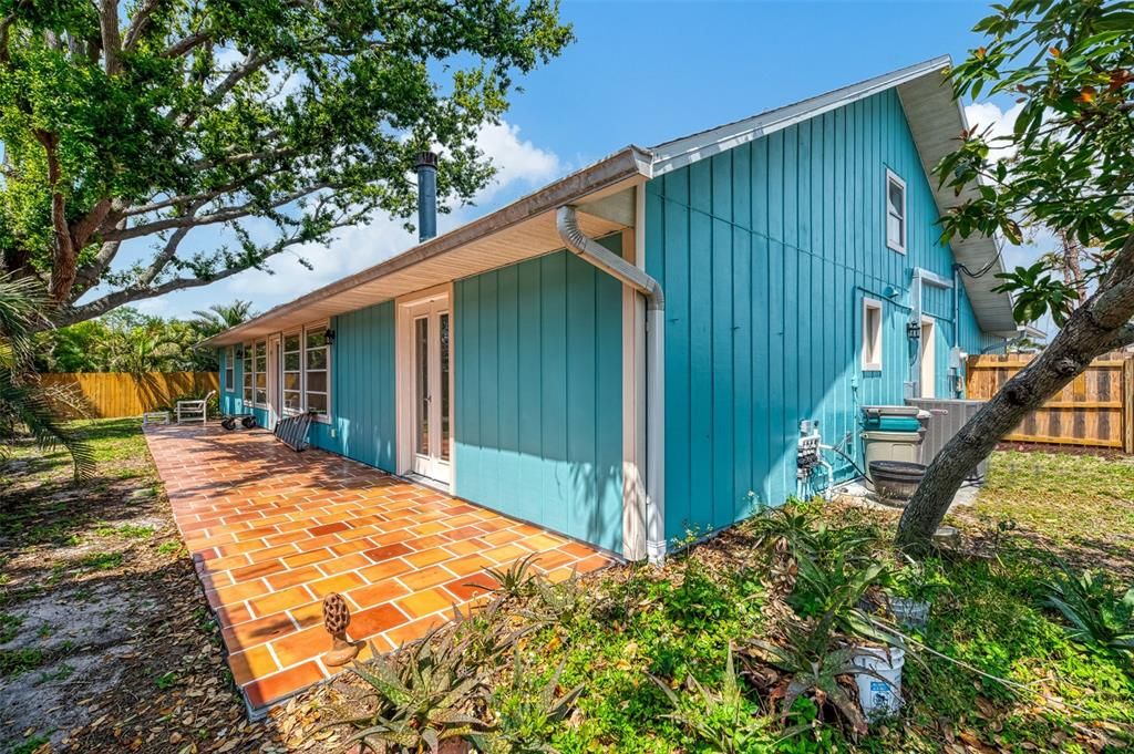 For Sale: $449,700 (3 beds, 2 baths, 1948 Square Feet)