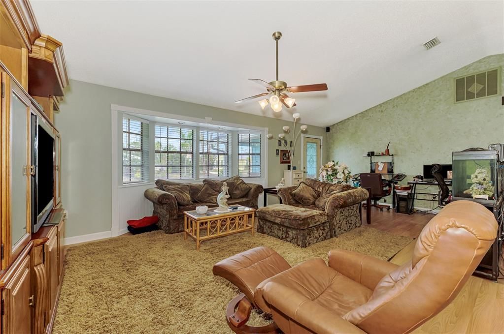 For Sale: $449,700 (3 beds, 2 baths, 1948 Square Feet)