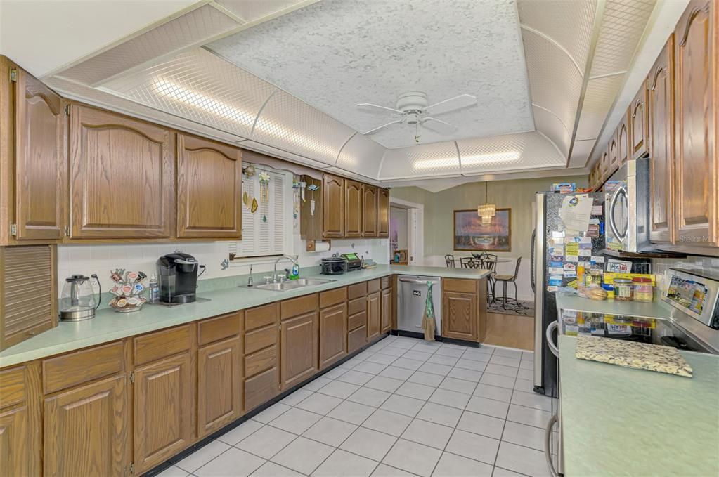 For Sale: $449,700 (3 beds, 2 baths, 1948 Square Feet)