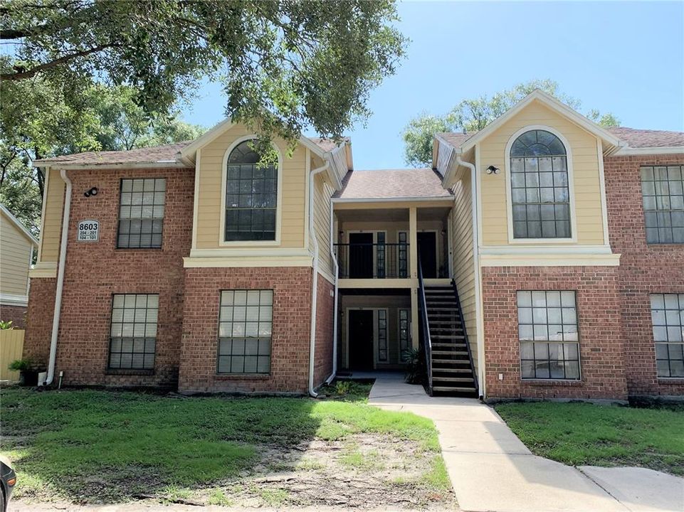 Recently Rented: $1,250 (1 beds, 1 baths, 581 Square Feet)