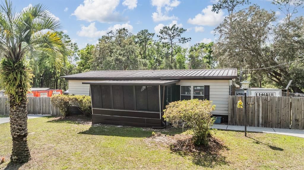 Recently Sold: $200,000 (2 beds, 2 baths, 1464 Square Feet)