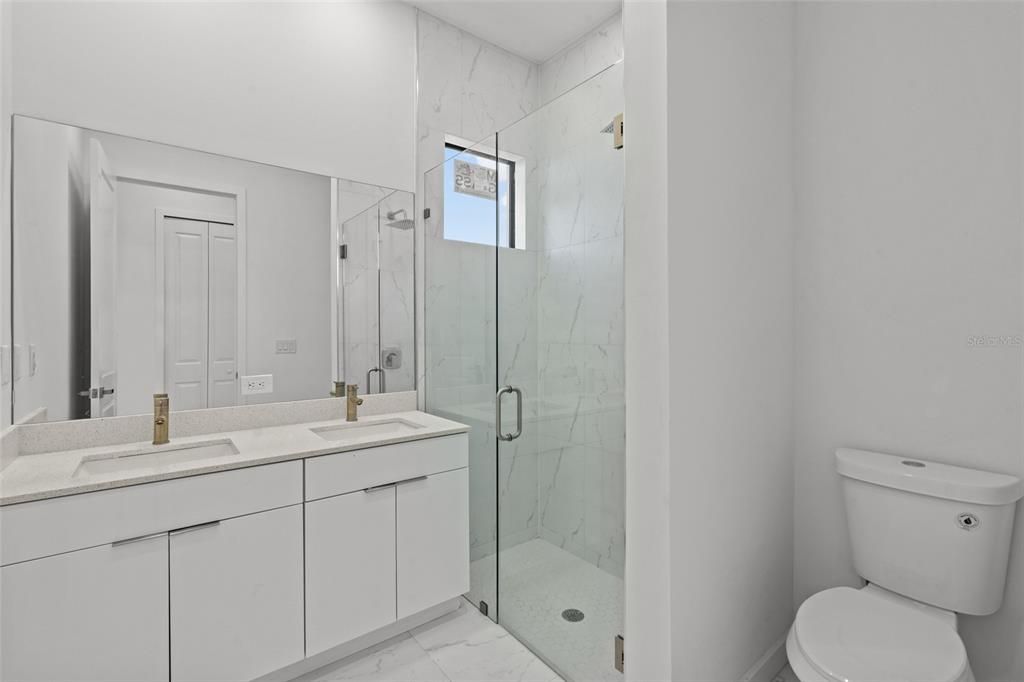 For Rent: $2,300 (4 beds, 3 baths, 1904 Square Feet)