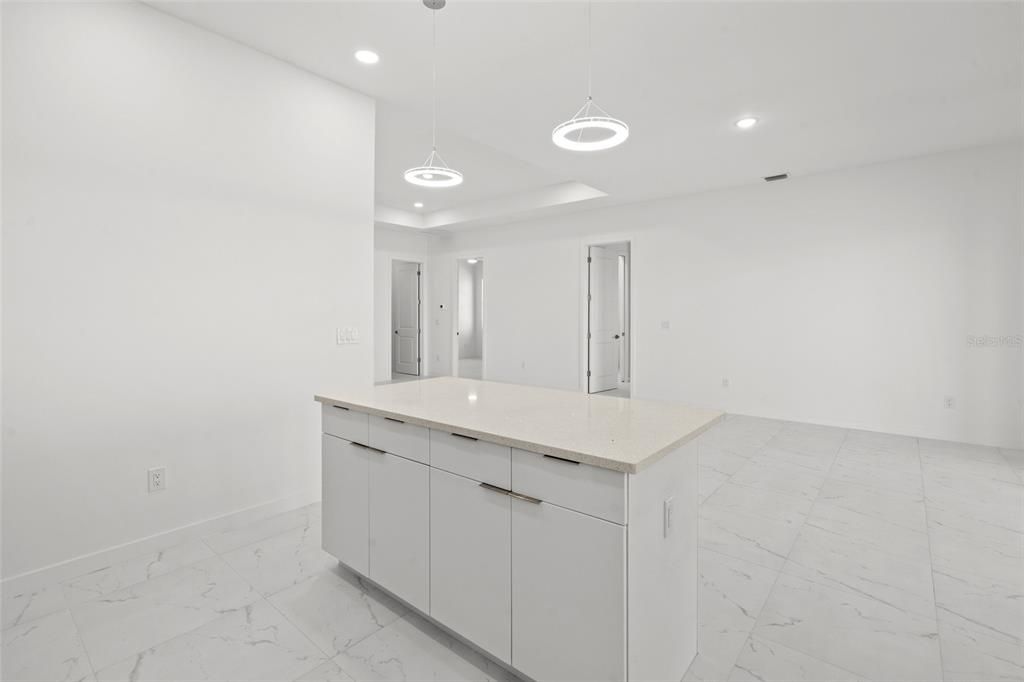 For Rent: $2,300 (4 beds, 3 baths, 1904 Square Feet)