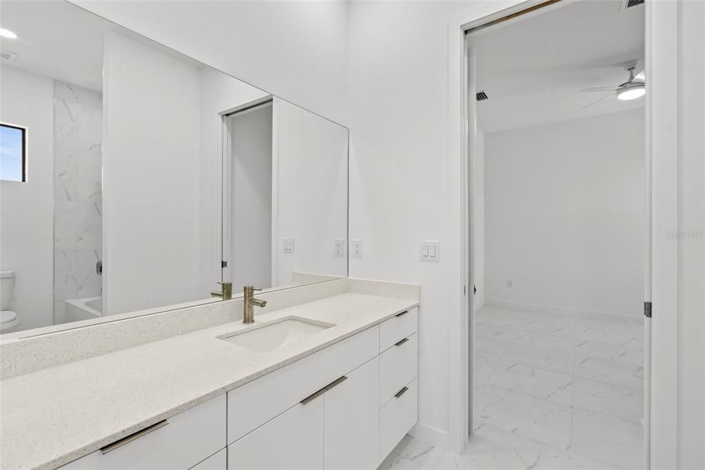 For Rent: $2,300 (4 beds, 3 baths, 1904 Square Feet)