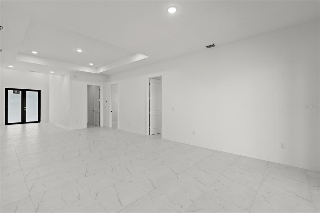 For Rent: $2,300 (4 beds, 3 baths, 1904 Square Feet)