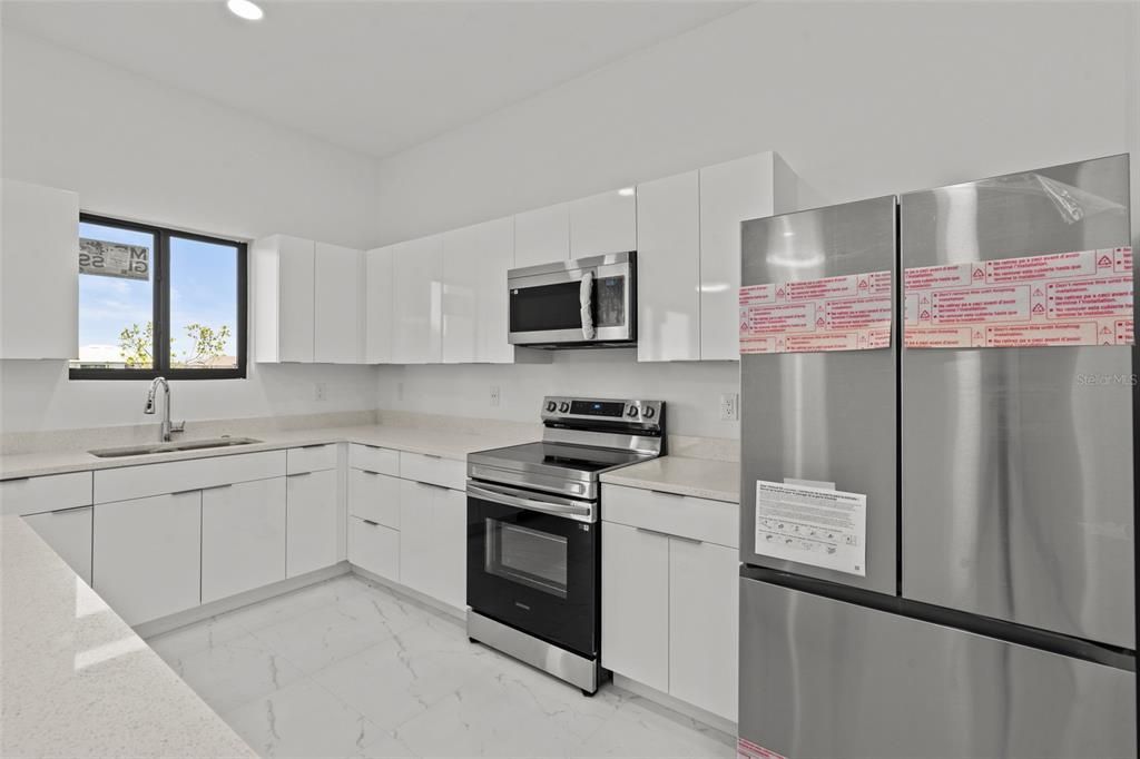 For Rent: $2,300 (4 beds, 3 baths, 1904 Square Feet)