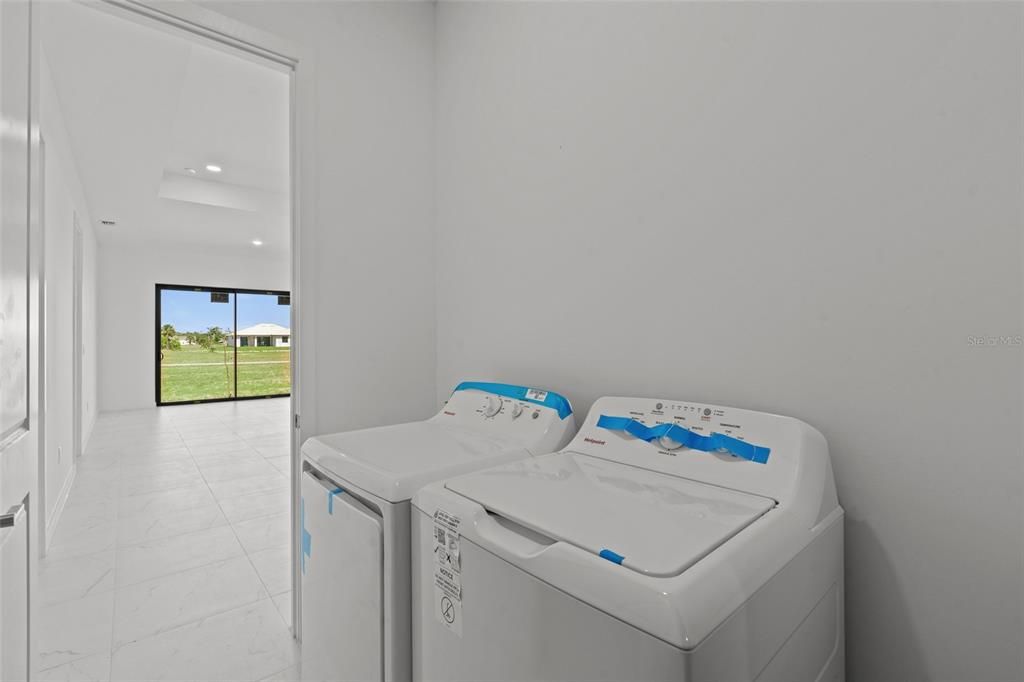 For Rent: $2,300 (4 beds, 3 baths, 1904 Square Feet)