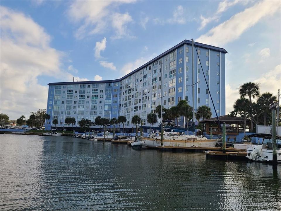 最近售出: $129,000 (1 贝兹, 1 浴室, 715 平方英尺)