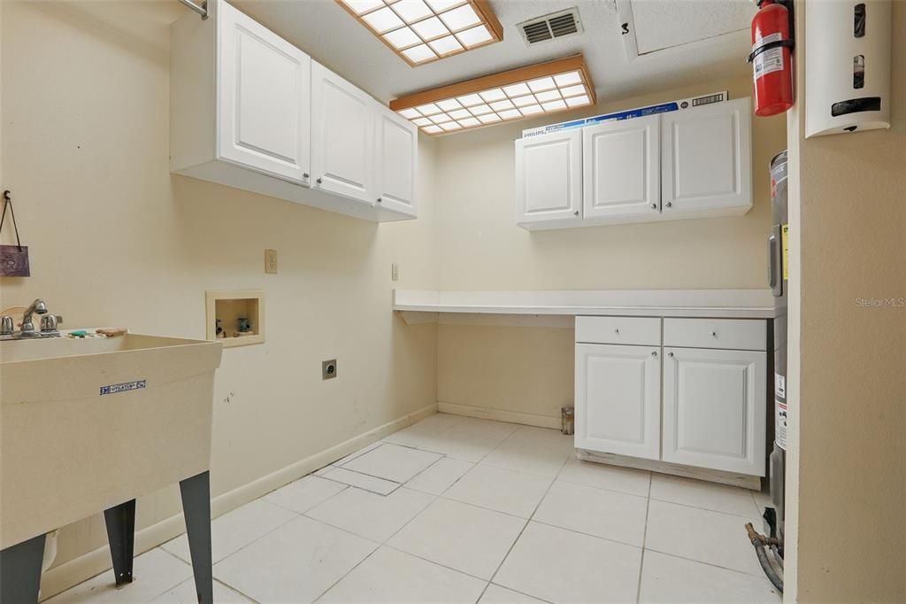 待售: $720,000 (3 贝兹, 3 浴室, 3390 平方英尺)