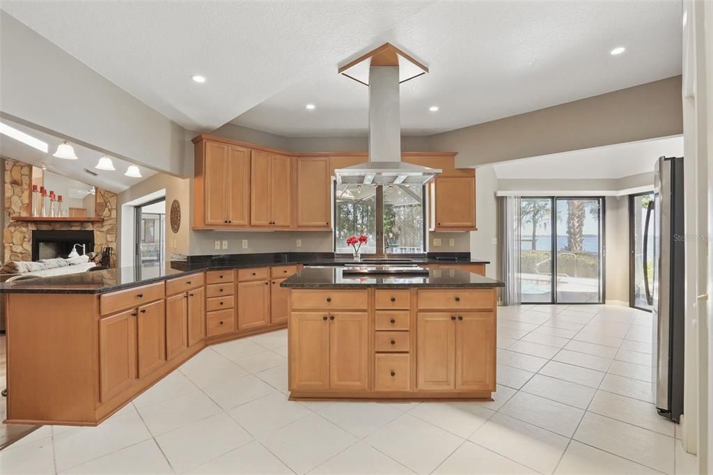 待售: $720,000 (3 贝兹, 3 浴室, 3390 平方英尺)