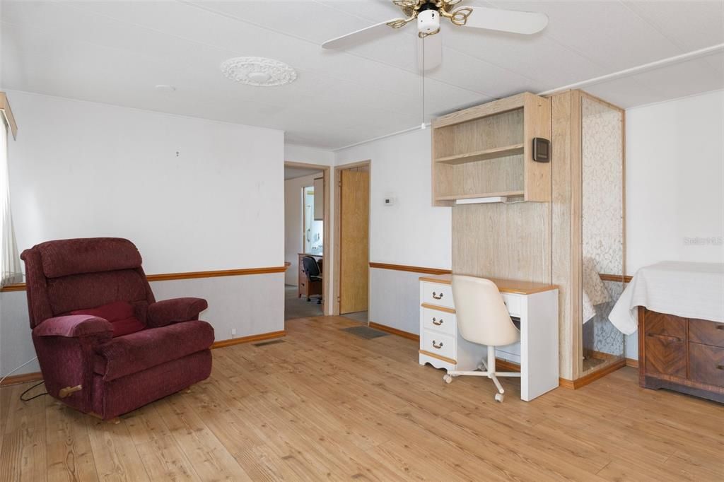 Под контрактом: $129,900 (2 спален, 2 ванн, 1440 Квадратных фут)