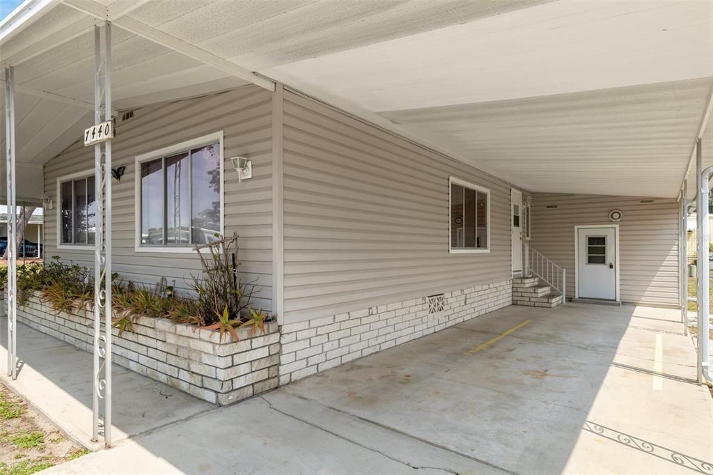 Под контрактом: $129,900 (2 спален, 2 ванн, 1440 Квадратных фут)