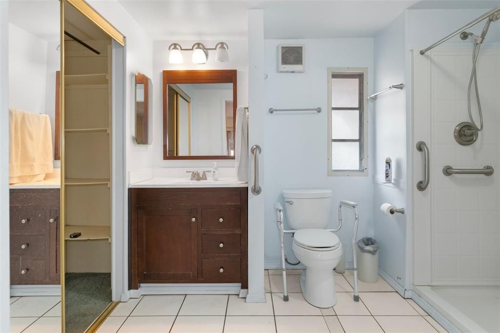 Под контрактом: $129,900 (2 спален, 2 ванн, 1440 Квадратных фут)