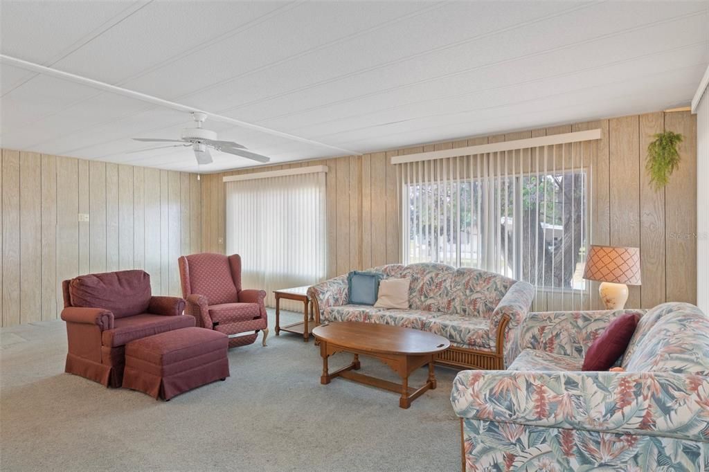 Под контрактом: $129,900 (2 спален, 2 ванн, 1440 Квадратных фут)