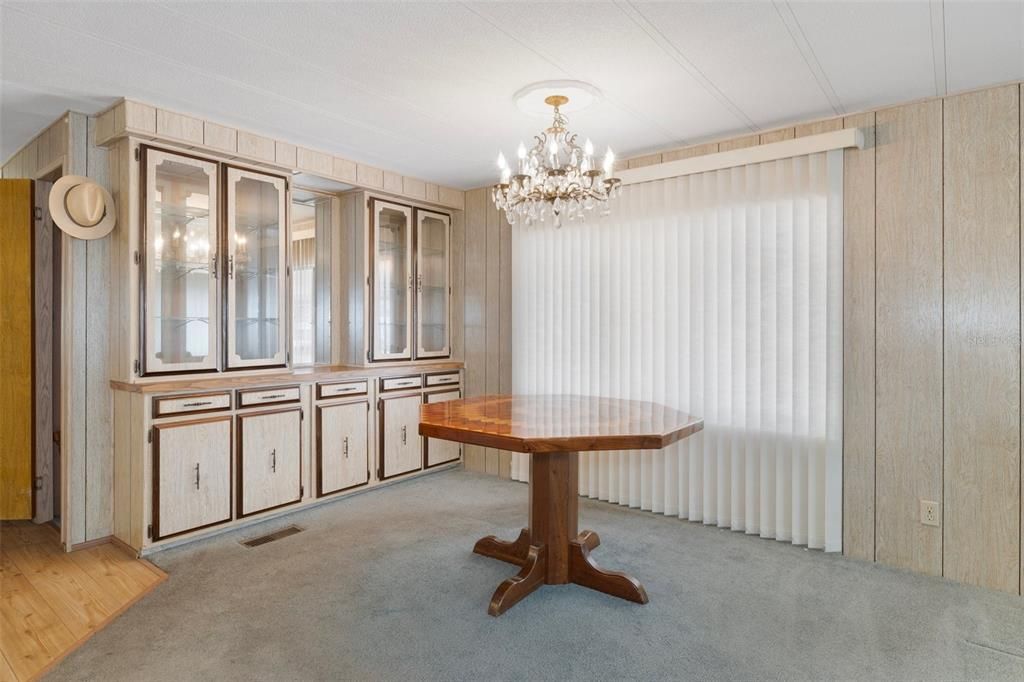 Под контрактом: $129,900 (2 спален, 2 ванн, 1440 Квадратных фут)