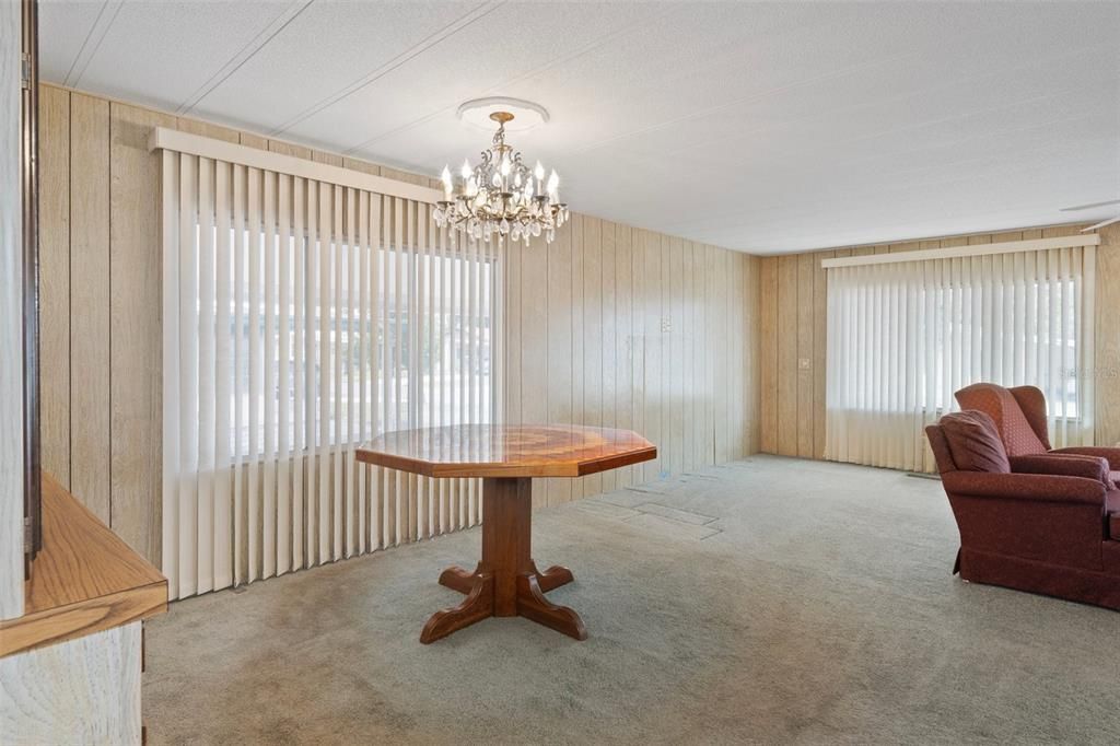 Под контрактом: $129,900 (2 спален, 2 ванн, 1440 Квадратных фут)