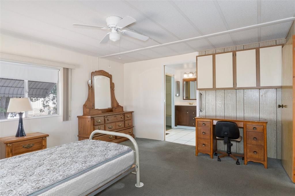 Под контрактом: $129,900 (2 спален, 2 ванн, 1440 Квадратных фут)