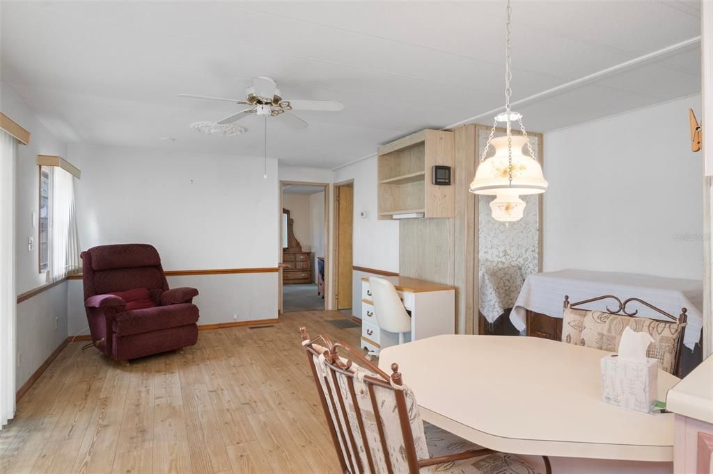 Под контрактом: $129,900 (2 спален, 2 ванн, 1440 Квадратных фут)