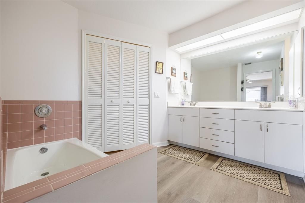 For Rent: $2,900 (3 beds, 2 baths, 2055 Square Feet)