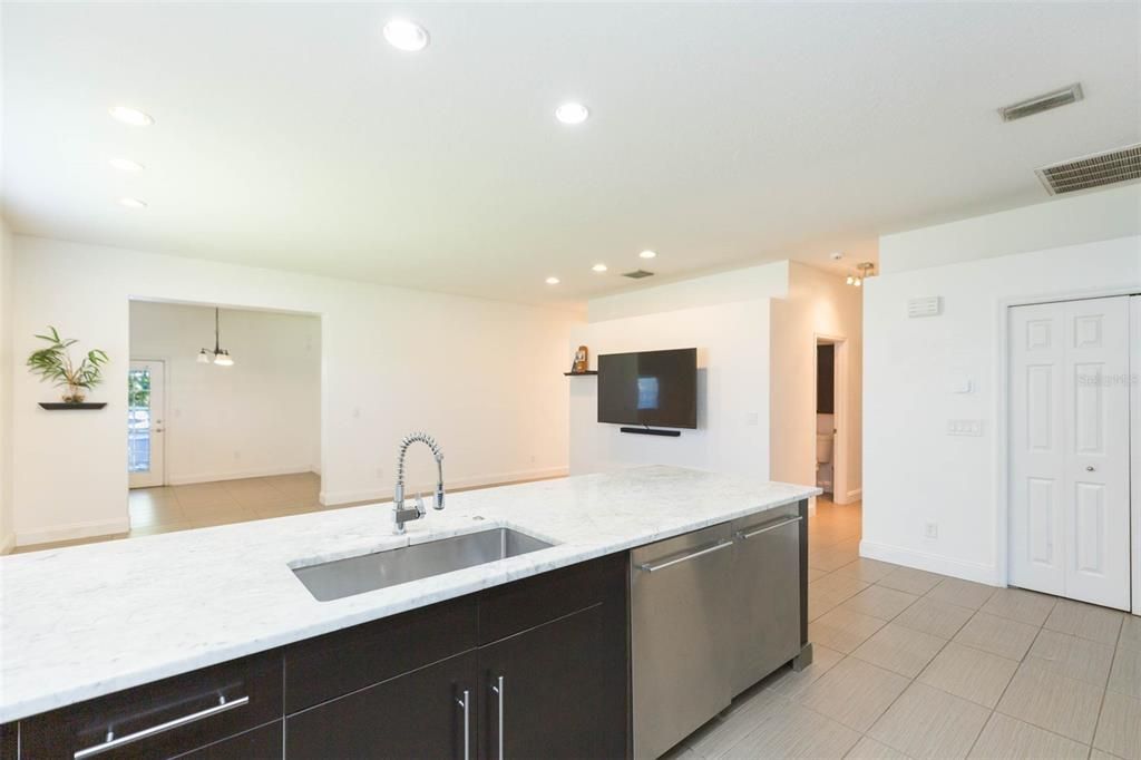 For Sale: $549,000 (4 beds, 3 baths, 1832 Square Feet)