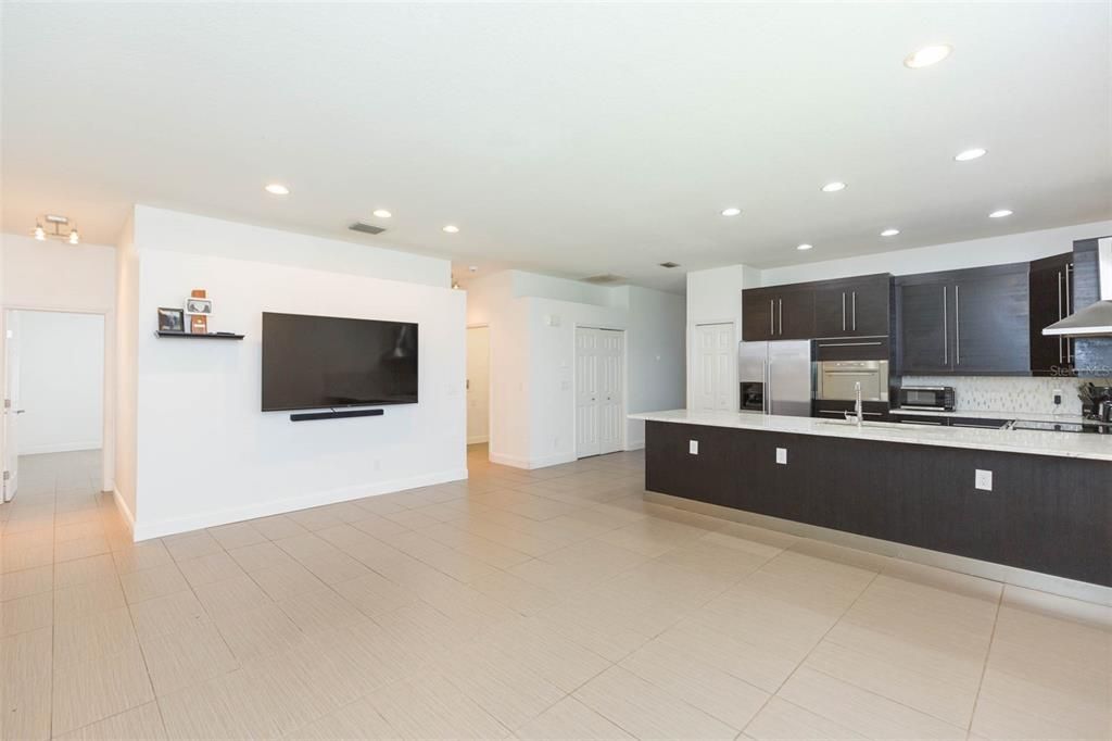 For Sale: $549,000 (4 beds, 3 baths, 1832 Square Feet)