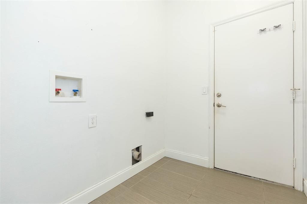 For Sale: $549,000 (4 beds, 3 baths, 1832 Square Feet)