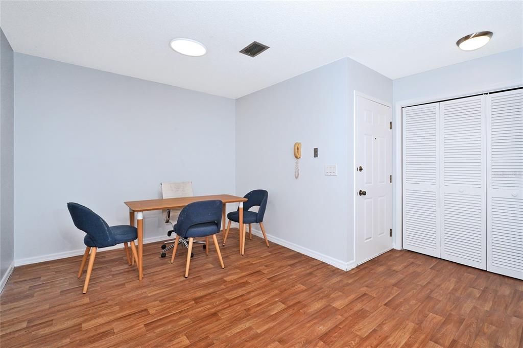 На продажу: $179,000 (2 спален, 2 ванн, 1320 Квадратных фут)