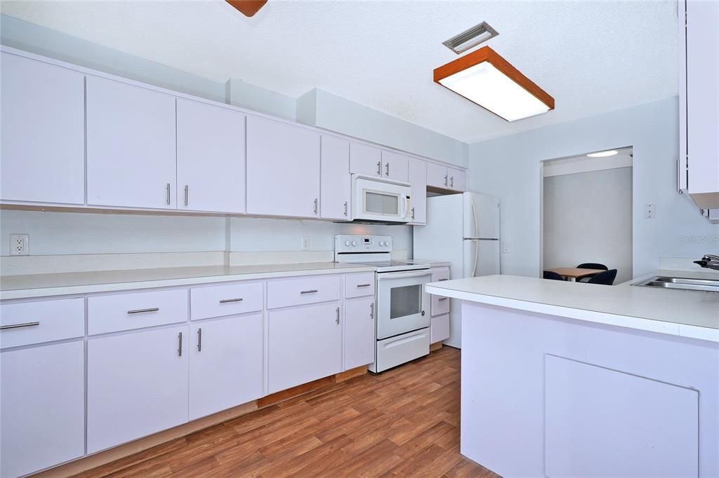 На продажу: $179,000 (2 спален, 2 ванн, 1320 Квадратных фут)