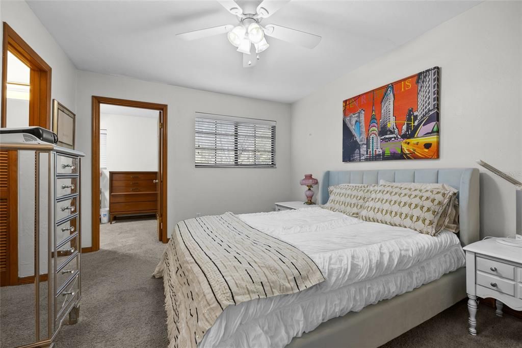 For Sale: $165,000 (2 beds, 2 baths, 1106 Square Feet)