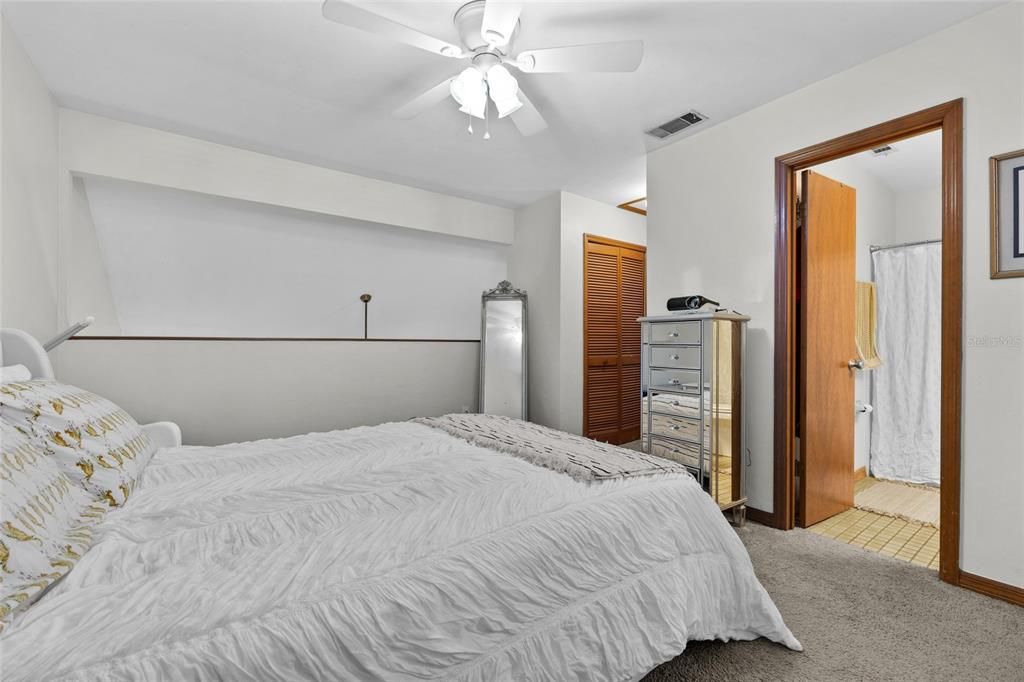 For Sale: $165,000 (2 beds, 2 baths, 1106 Square Feet)