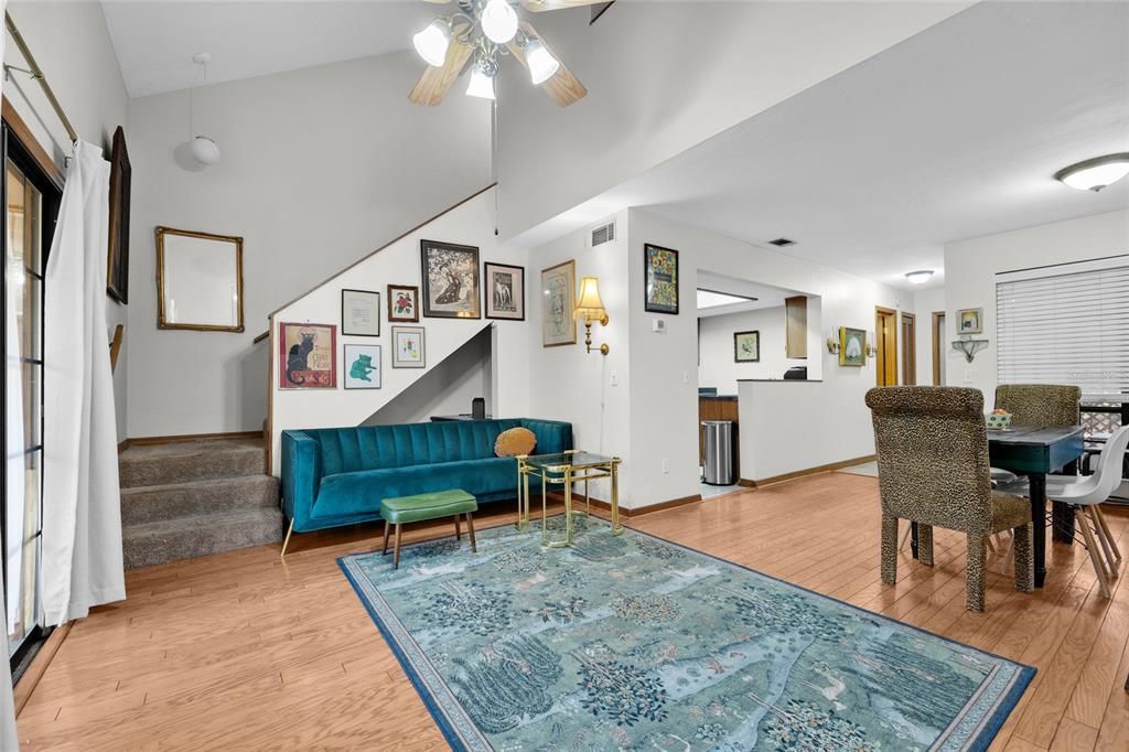 For Sale: $165,000 (2 beds, 2 baths, 1106 Square Feet)