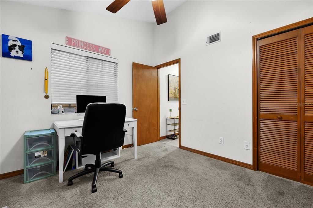 For Sale: $165,000 (2 beds, 2 baths, 1106 Square Feet)