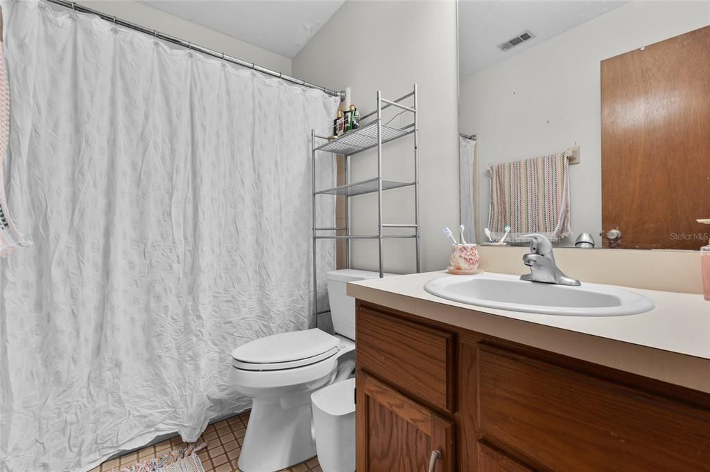 For Sale: $165,000 (2 beds, 2 baths, 1106 Square Feet)