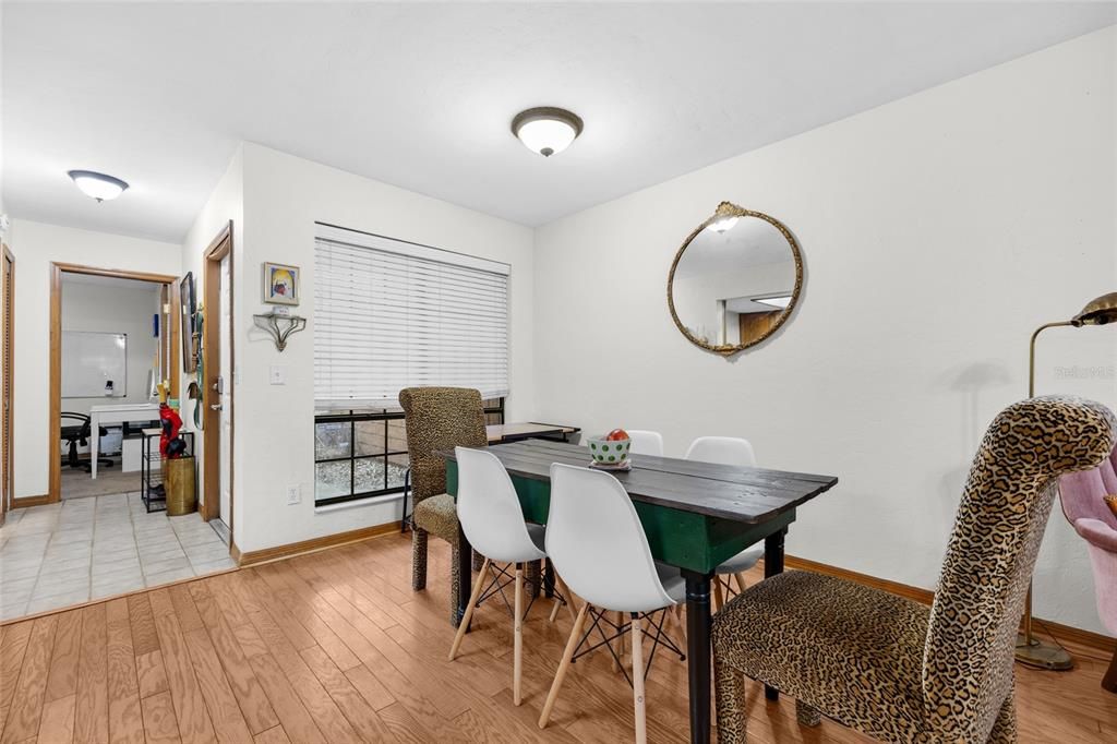 For Sale: $165,000 (2 beds, 2 baths, 1106 Square Feet)