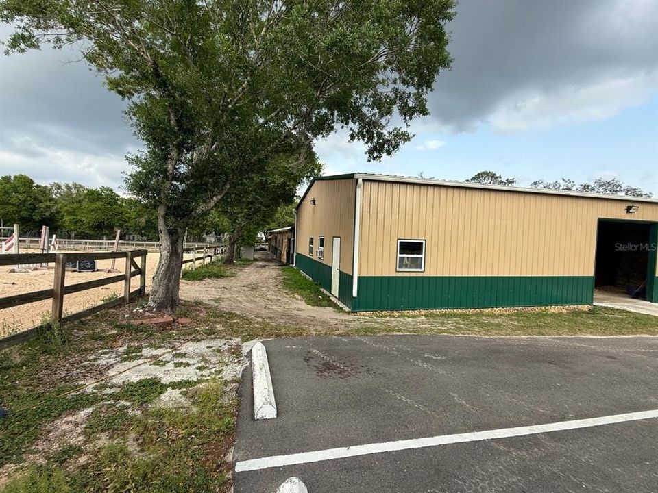 待售: $1,500,000 (5.06 acres)