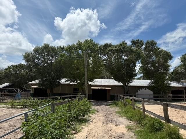 待售: $1,500,000 (5.06 acres)