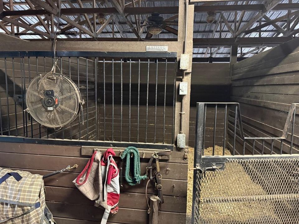 待售: $1,500,000 (5.06 acres)