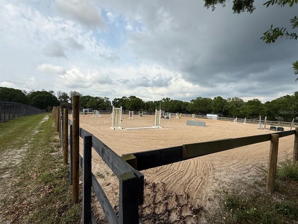 待售: $1,500,000 (5.06 acres)