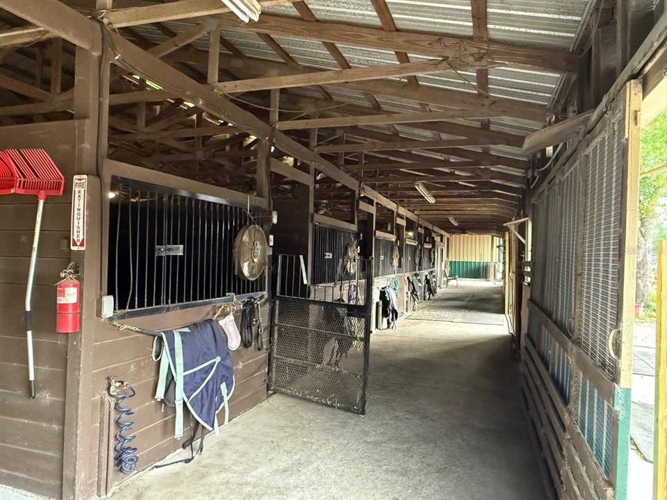 待售: $1,500,000 (5.06 acres)