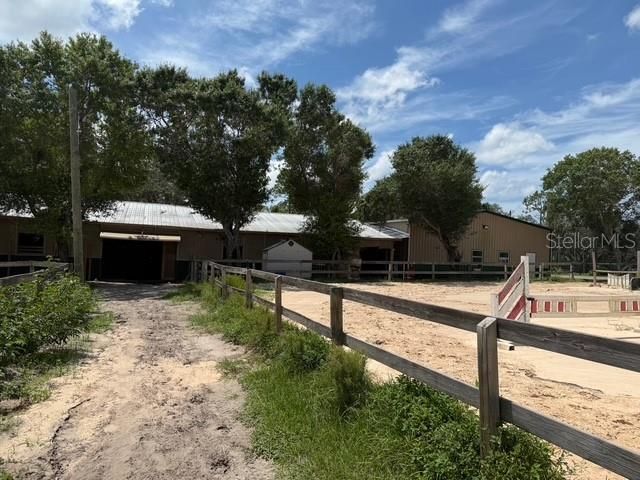 待售: $1,500,000 (5.06 acres)