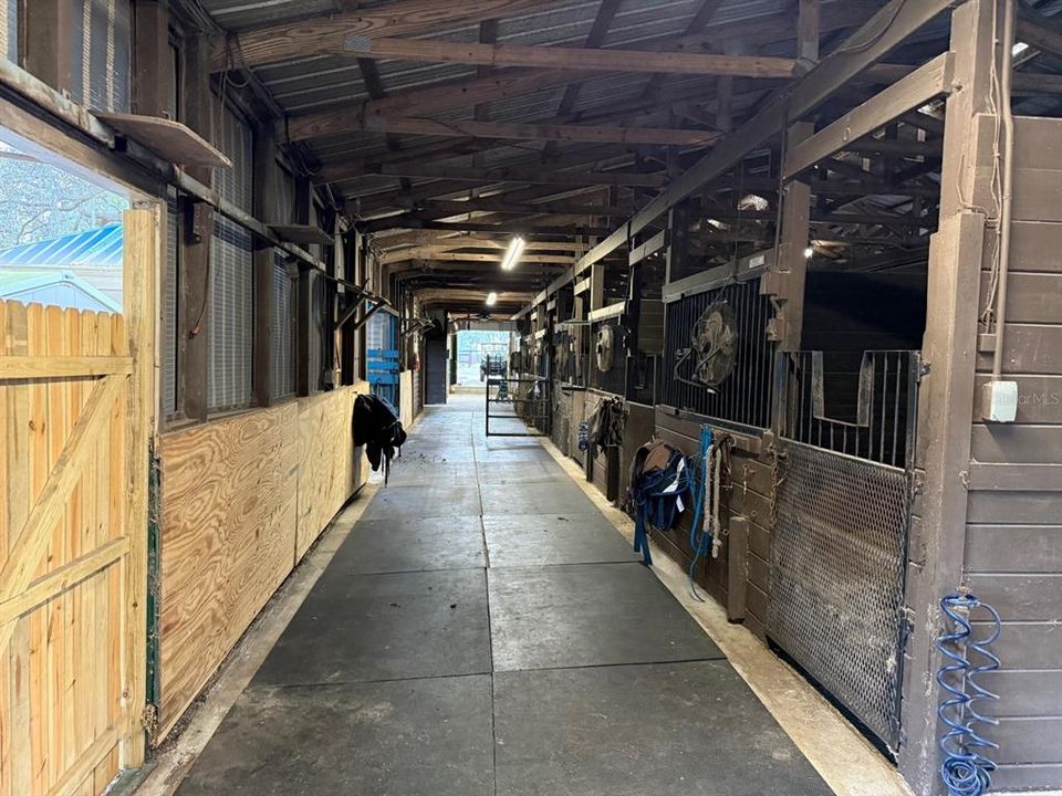 待售: $1,500,000 (5.06 acres)