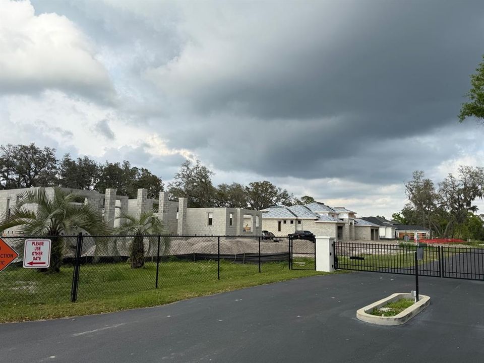 待售: $1,500,000 (5.06 acres)