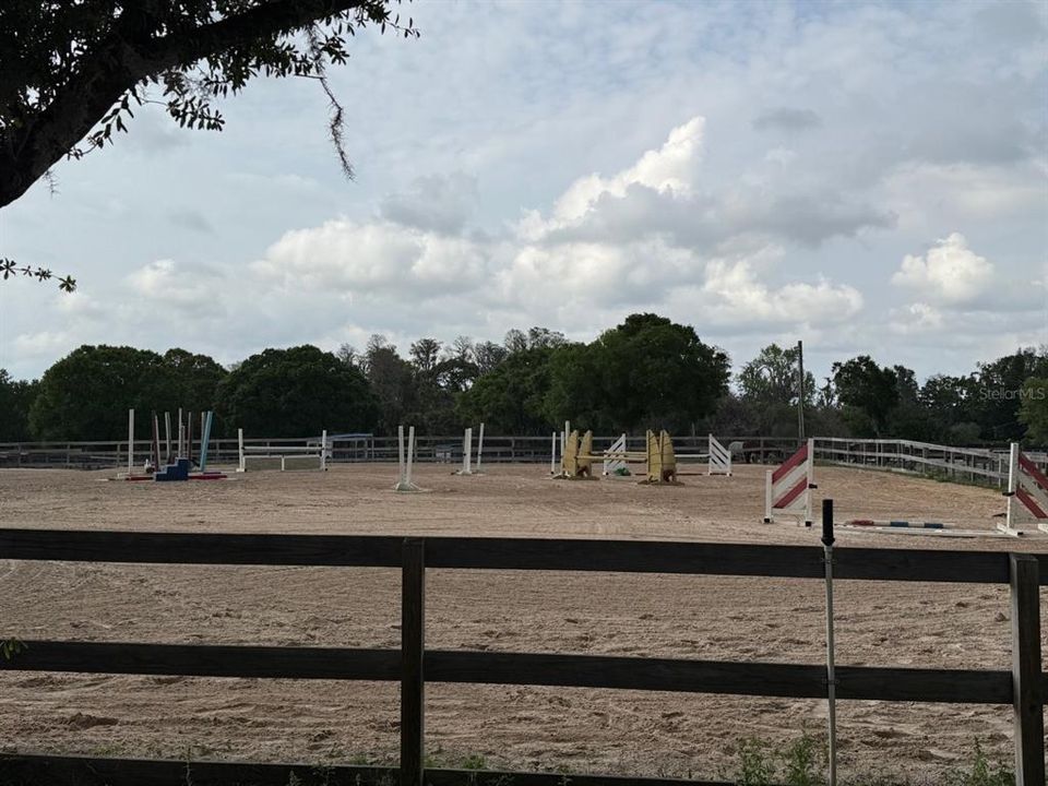 待售: $1,500,000 (5.06 acres)